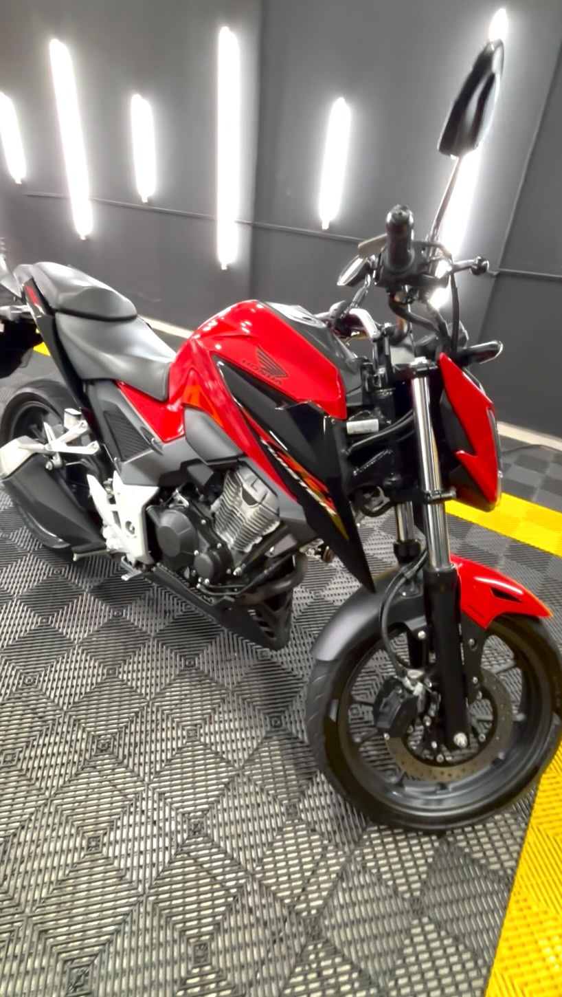 Moto Twister detalhada